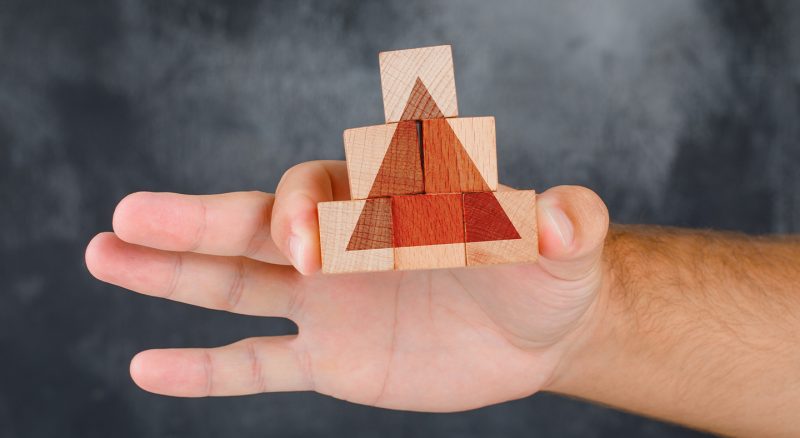 Minto Pyramid Principle Nedir? (SCQA) İkna Eden Strateji Sunumları Yazma Rehberi